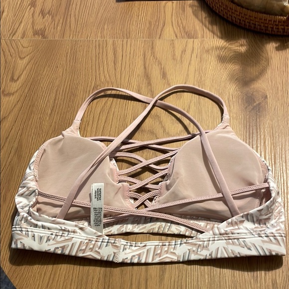 Victoria’s Secret Sport Criss Cross Sports Bra - Picture 2 of 3